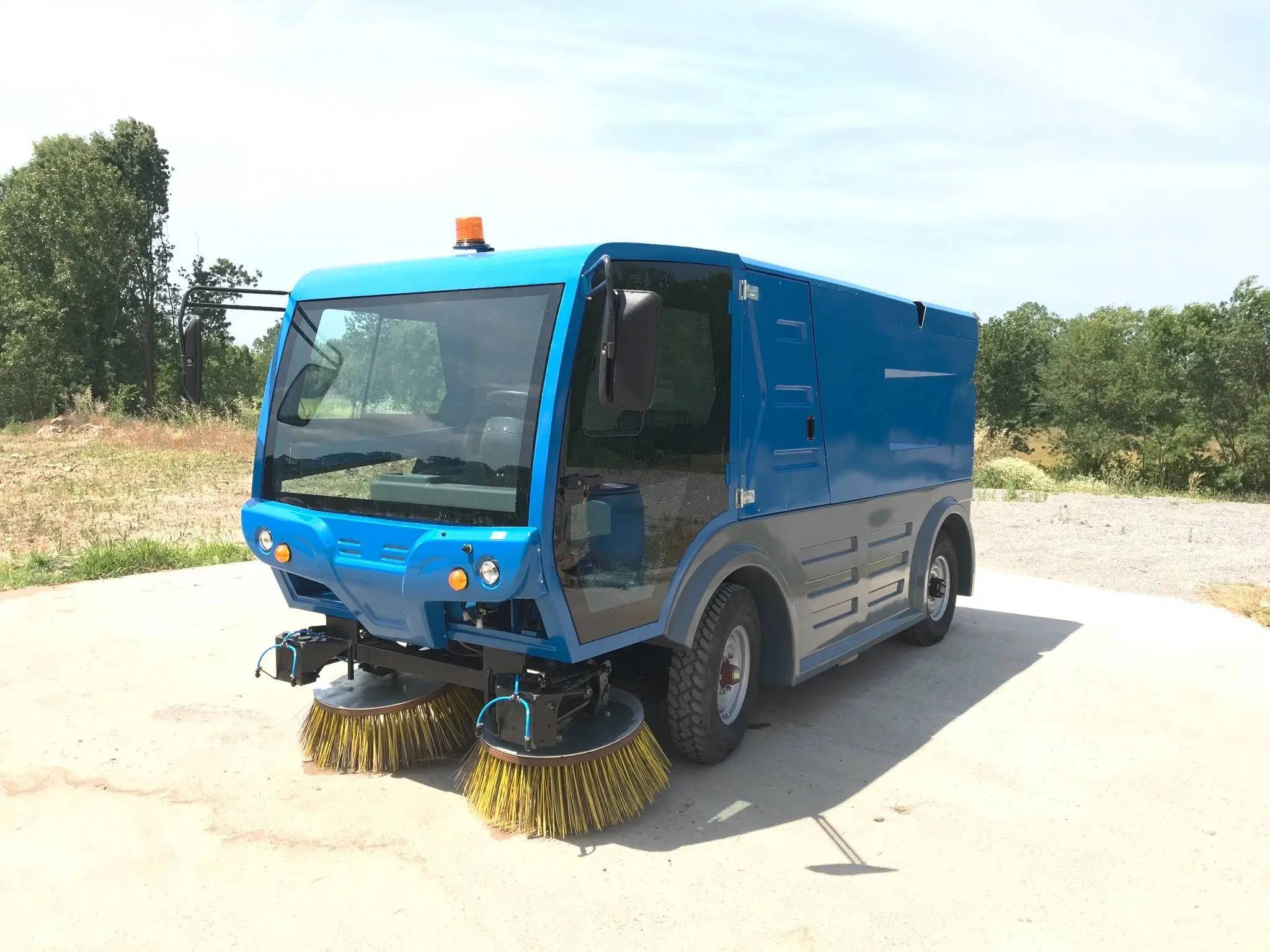 YOL SÜPÜRME MAKİNESİ 